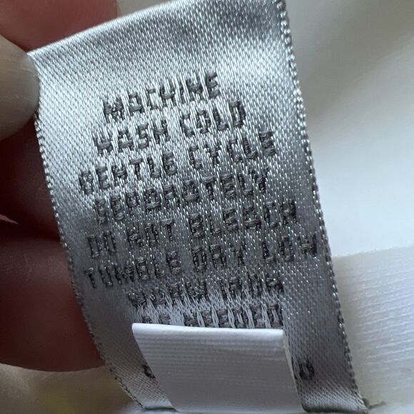 Chicos NWT Long Sleeve Round Neck T Shirt Womens Size 3 White Stretch Classic - Picture 8 of 8